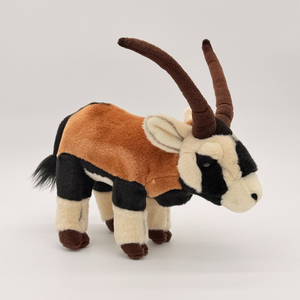 Front view Living nature 30cm Oryx plush toy with white tan fur, bold black markings on face and legs, long black horns