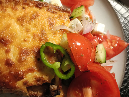 Moussaka met Griekse salade