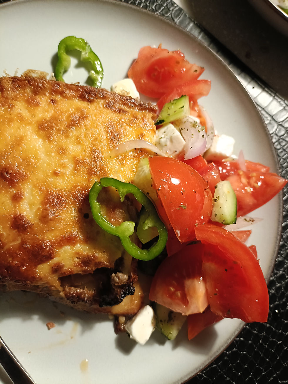 Moussaka met Griekse salade