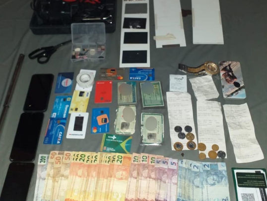 Quinteto suspeito de furtos a caixas eletrônicos é interceptado