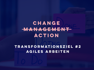 Auf einem Arm kleben drei Post-its: to do, doing, done