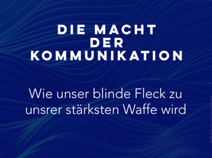 Auf dunkelblauen Wellen steht in Großbuchstaben Die Macht der Kommunikation. Wie unser blinde Fleck zu unsrer stärksten Waffe wird.