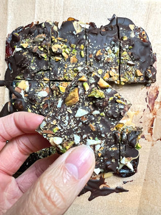 Dattel-Nuss-Happen – Ausgewogene Süßigkeit ohne Zucker mit Ballaststoffen & Crunch