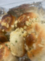 1/2 DOZEN GARLIC KNOTS