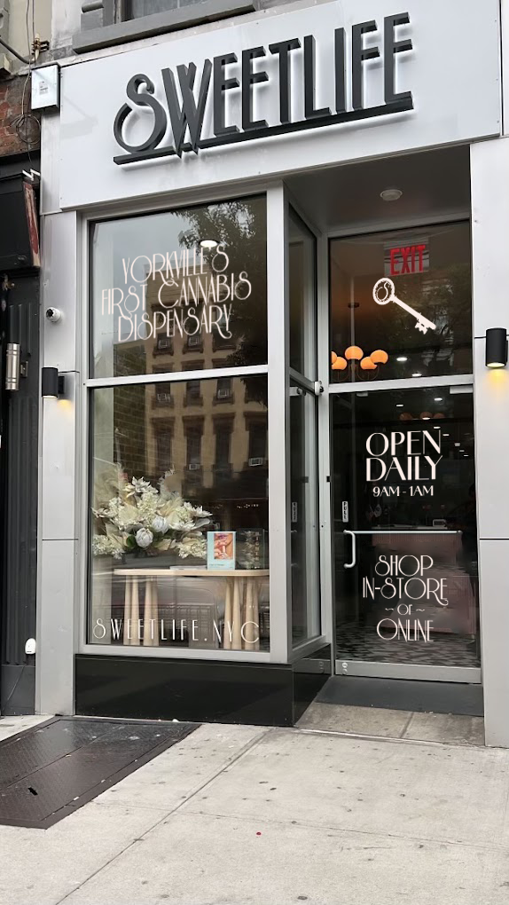 logo mock on storefront