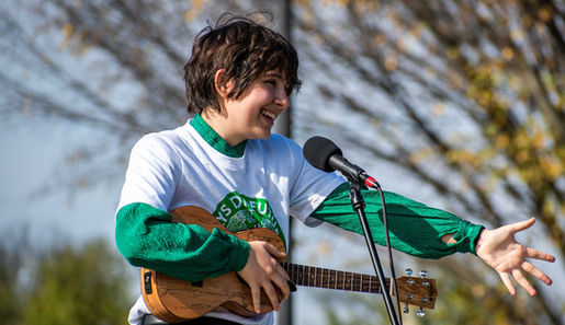 Gabrielle Zwi smiles at the audience while performing at the Washington, DC #ChooseActionNow rally.