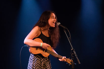 Gabrielle Zwi sings and plays ukulele under spotlights at Union Stage