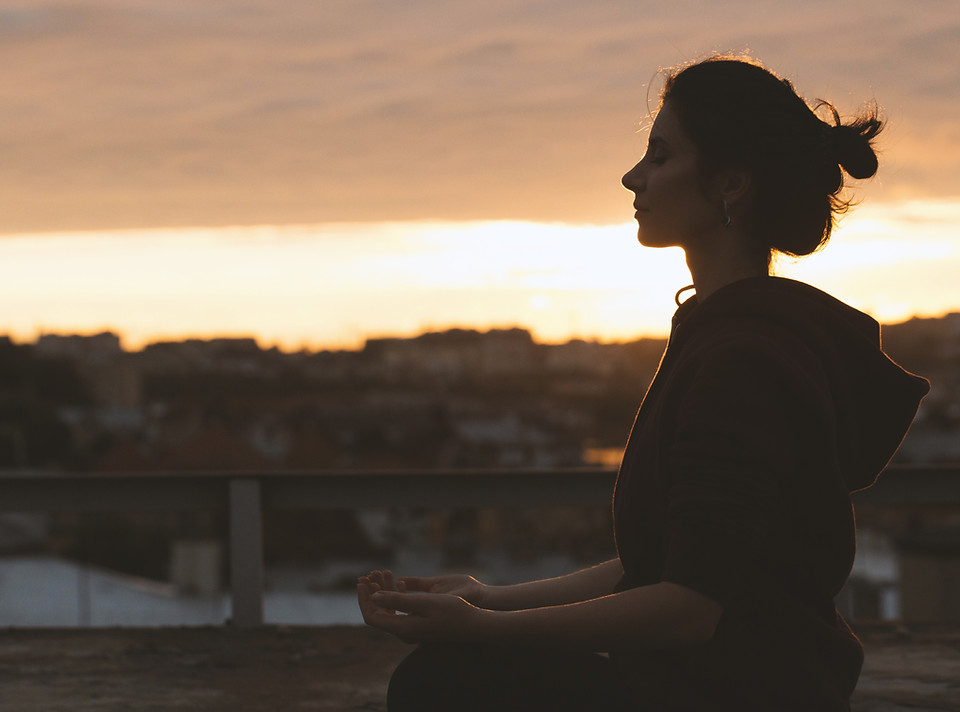 mujer Meditar
