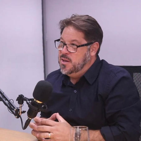 Thiago Manzoni recebe empresário Fábio Padilha em episódio ao vivo