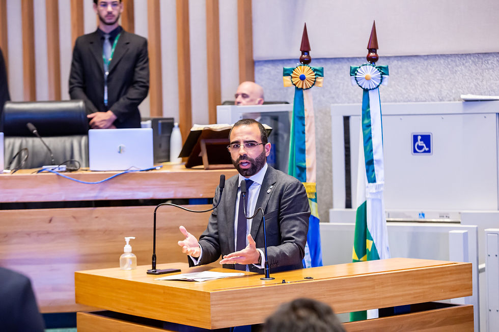Thiago Manzoni no plenário da CLDF