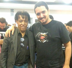 Téo Lima na bateria