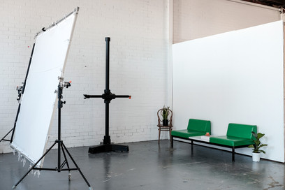 Lampoluce Studios - Shoot and Sit