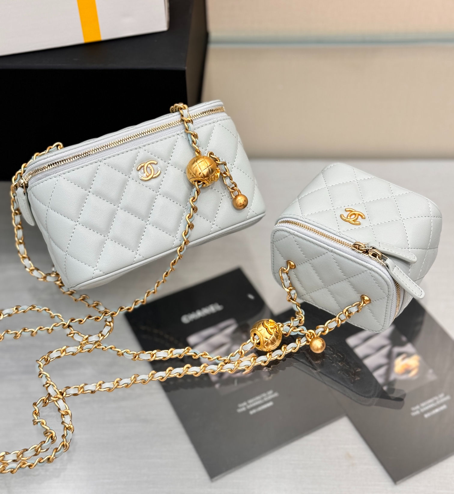 샤넬//골드볼 베니티백 스몰&라지