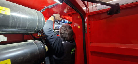 Elektroprüfung bei Fahrzeugen, Flughafen Hamburg