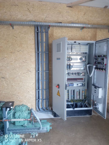 Schaltanlage und Maschinensatz für eine Gewerbekälteanlage