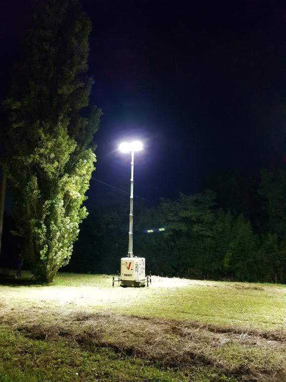 Noleggio Torri Faro A Motore Con Luci Led Erental Padova