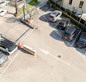 Parcheggio privato dell’Hotel Maritan Padova con posti auto comodi e accesso diretto