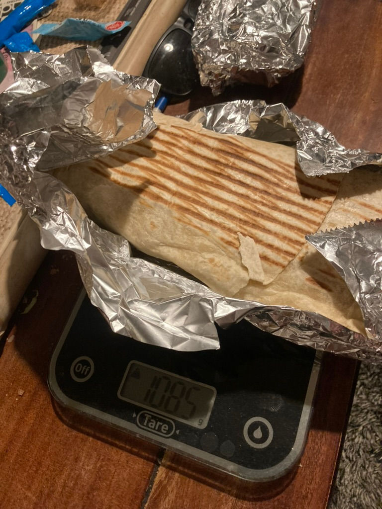 French Taco on scales weighing 1kg