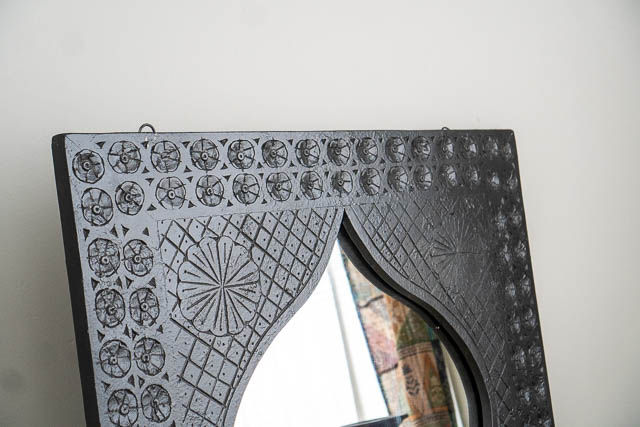 Miniaturbild: Wooden Carved Mirror Frame