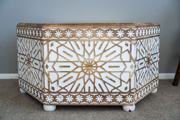 थंबनेल: Wooden Carved Round Shape Coffee Table 