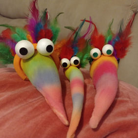 תמונה מתוך פעילות יצירת בובות ציפורנים