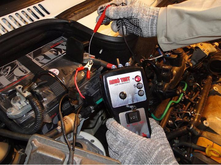 Miniatura: ELETRICISTA DE AUTOMÓVEIS