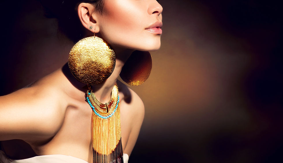 Fashion Woman Portrait. Golden Jewels. Trendy Makeup. Gold Jewellery_edited.jpg