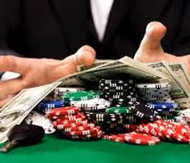 Profissionais da Divino Recomeço acolhendo paciente em ambiente terapêutico, representando o cuidado e o apoio no tratamento