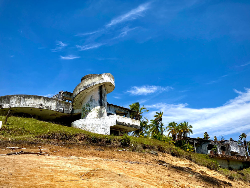 La ManuelaPablo Escobar's Abandoned Island Mansion (Guatape, Colombia)