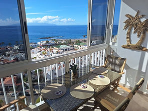 Apartmán s 1 ložnicí v Torres de Yomely, Playa de las Américas, Tenerife, s balkonem a panoramatickým výhledem na oceán, bazénem a výtahem v centru turistické oblasti.