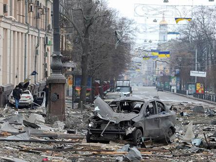 Ukrainian city Mariupol’s Mayor calls citizens "great heroes”, US arraigns Russia's media crackdown