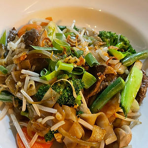 N7a. Wok-Fried Rice Noodle with Chicken and Beef