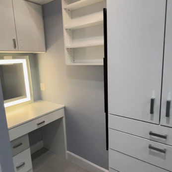 Vanity & Walk in Closet