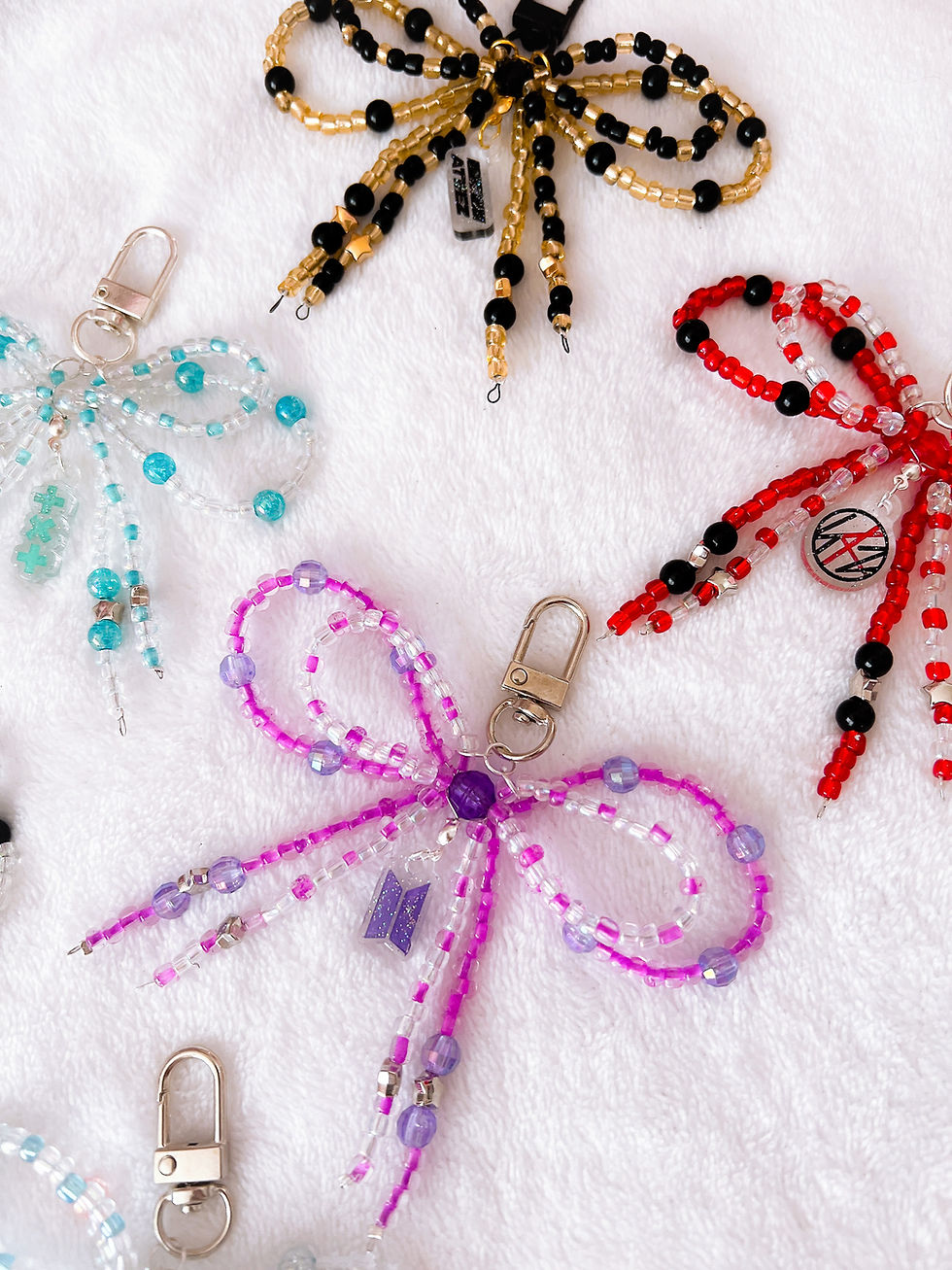 Miniatura: Keychain: Beaded Bows - Kpop Logo