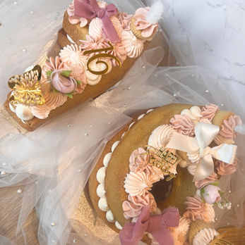 sixteen number birthday cake