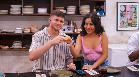 Friends enjoying a cooking experience in Barcelona with Kampada