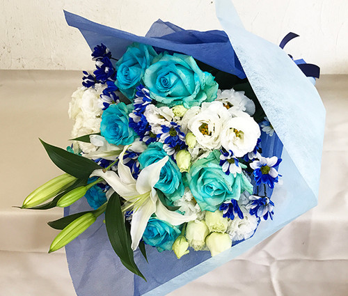 No.12♡青色小花のふわふわ花びらスタイ♡ No.12♡青色小花のふかふか花びらスタイ♡ 季節のブルーブーケ | Flower