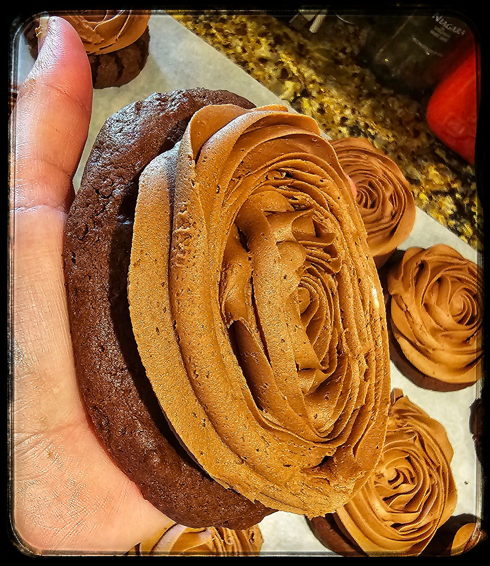 Thumbnail: Gourmet chocolate cookie with chocolate buttercream 