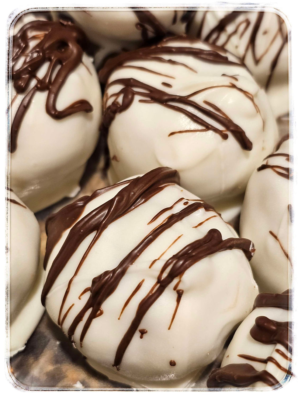 Thumbnail: Zebra cake balls