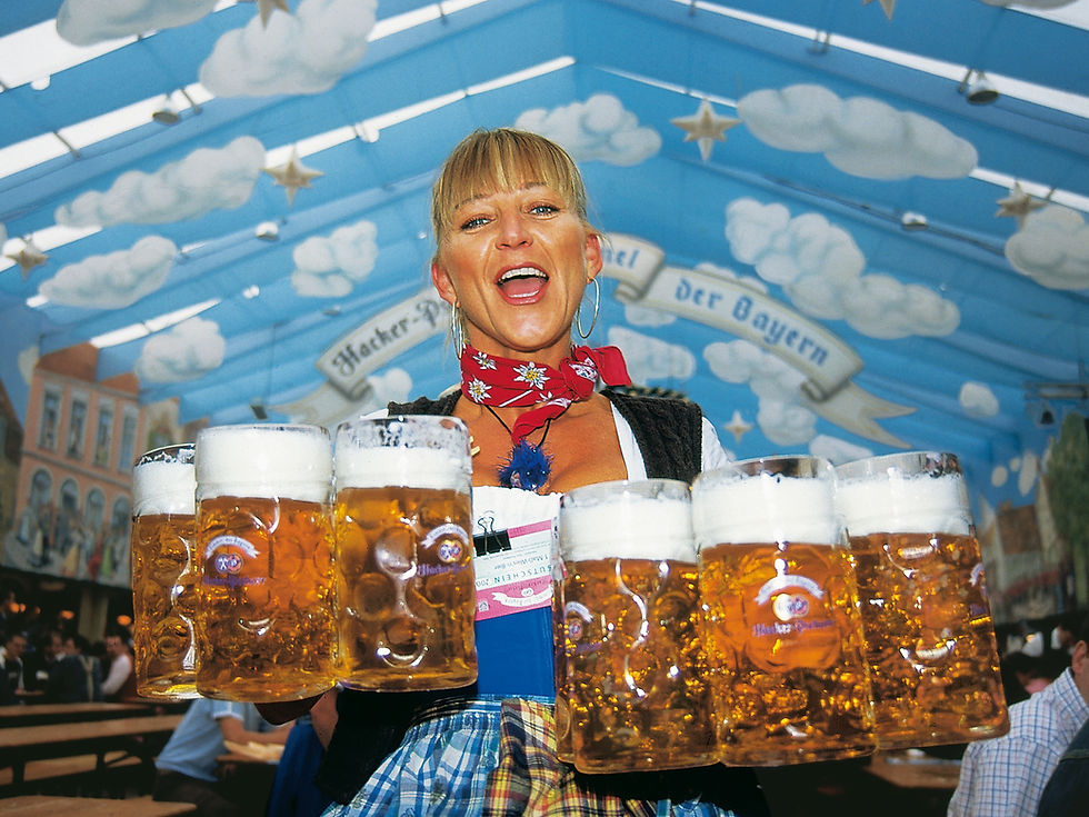 Wiesnbedienung Hackerzelt, © München Tourismus, B. Roemmelt.jpg