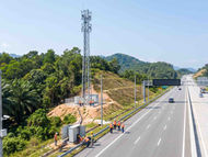 Kerja pembinaan menara telekomunikasi baharu di sepanjang lebuh raya Malaysia bagi meningkatkan liputan komunikasi dan menyokong Smart Highway.