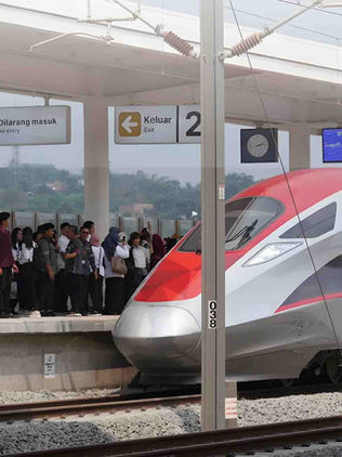 Lebih 7,000 pelancong Malaysia guna kereta cepat Whoosh sempena Krismas