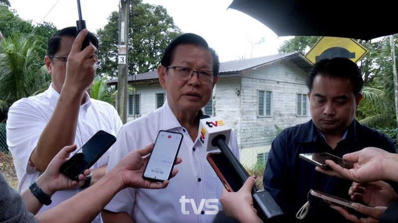 Menteri Pengangkutan Sarawak, Dato Sri Lee Kim Shin ketika melakukan lawatan tapak Penyenggaraan Semula Jalan Tung San Garden dan Penambahbaikan Jalan Sungai Dalam, Riam | TVS