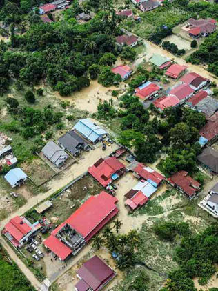 Projek tebatan banjir di Sungai Buloh perlu dipercepatkan untuk menangani masalah banjir kilat, hujan lebat berterusan menyebabkan lebih 200 rumah di kawasan sekitar terjejas