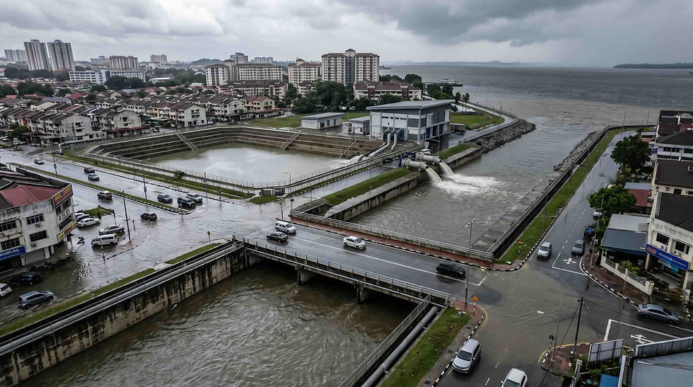 Tebatan banjir Johor Bahru melibatkan pemeriksaan sistem saliran dan rumah pam selepas hujan lebat serta air pasang besar