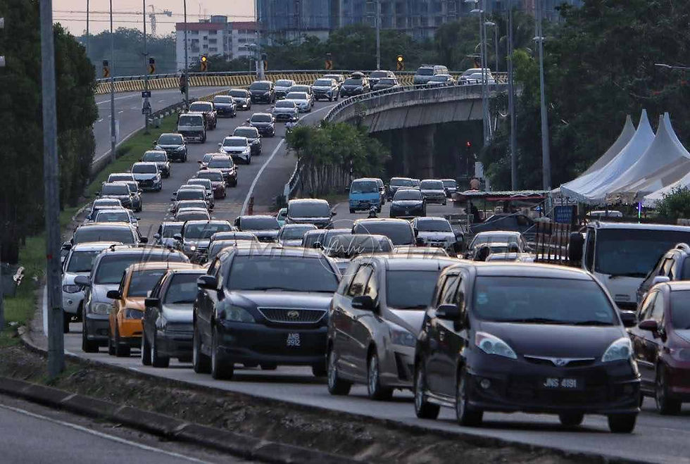 Gambar hiasan: Keadaan trafik sesak dengan jumlah kenderaan yang meningkat ketika tinjauan di lebuh AMJ berhampiran Semabok, Melaka ketika musim puncak | Iqmal Haqim Rosman