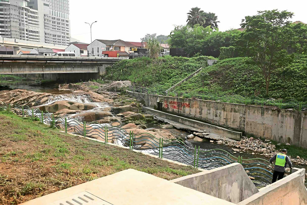 Pembaikan tebing Sungai Kayu Ara bernilai RM3 juta di Taman Kayu Ara Indah, Petaling Jaya