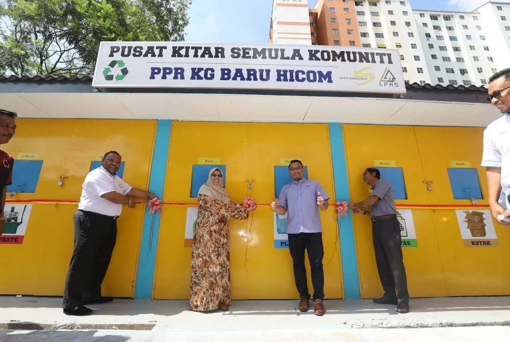 KDEBWM buka pusat kitar semula galak penduduk asing sampah