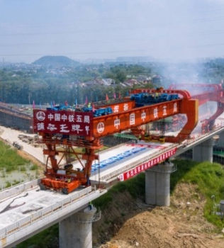 13 hilang, tapak pembinaan kereta api di Shenzhen runtuh