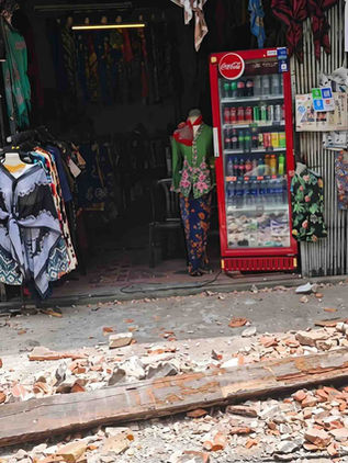 Operasi menyelamat JBPM di lokasi runtuhan bangunan warisan di Lebuh Armenian, George Town selepas rasuk, batu dan kayu runtuh menghempap mangsa.